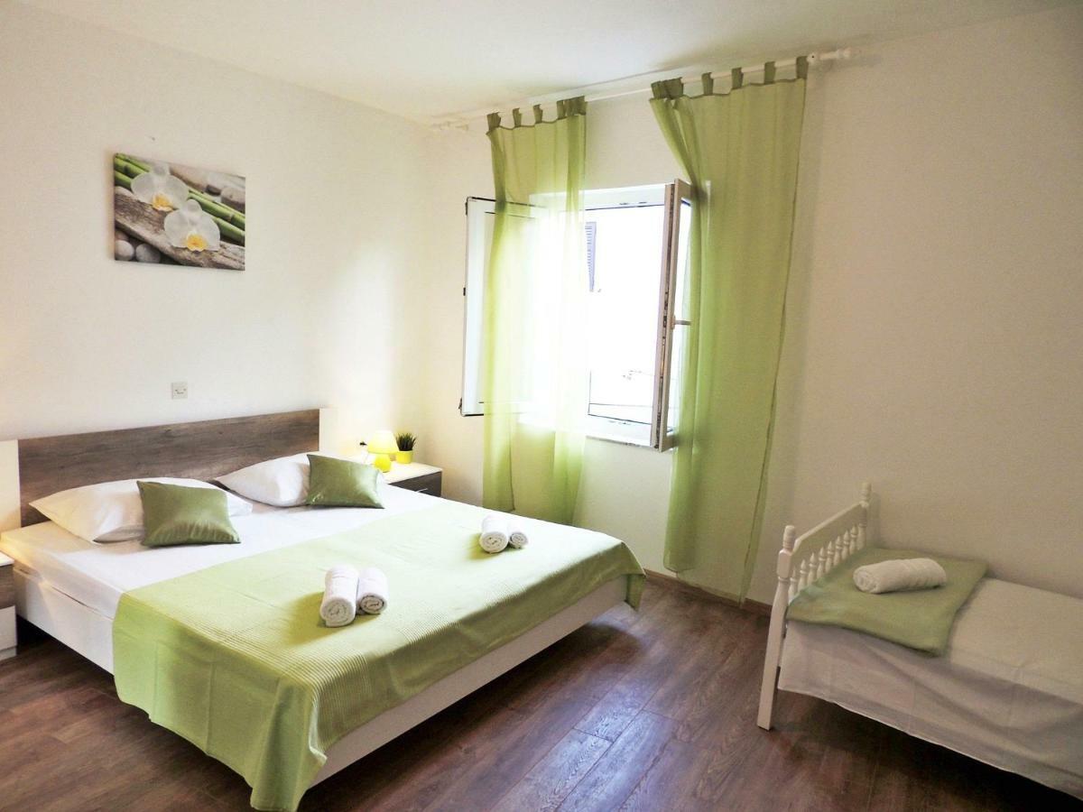 Apartments Jelena Pag Town Exterior foto